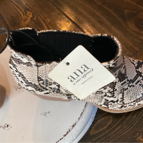 NWT A.N.A. Snakeskin Ankle Boots - Picture 4 of 11